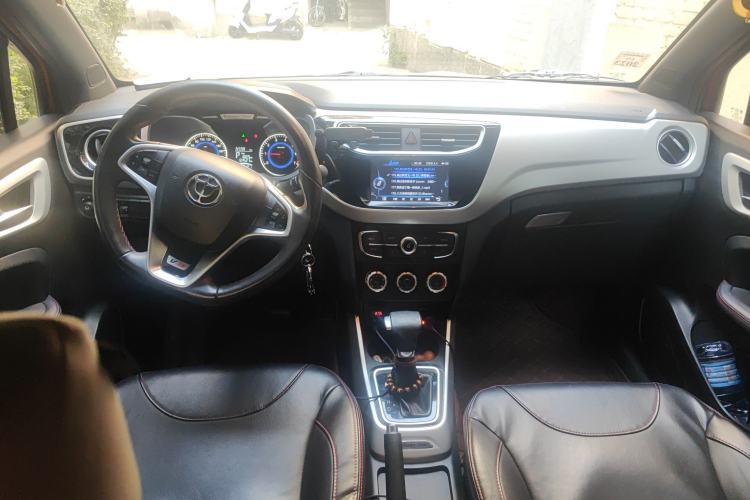 Used Brilliance V3 2015 1.5T Automatic Elite Model Center Console