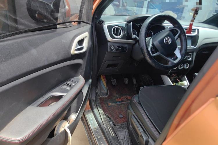Used Brilliance V3 2015 1.5L Manual Smart Version Driver Seat