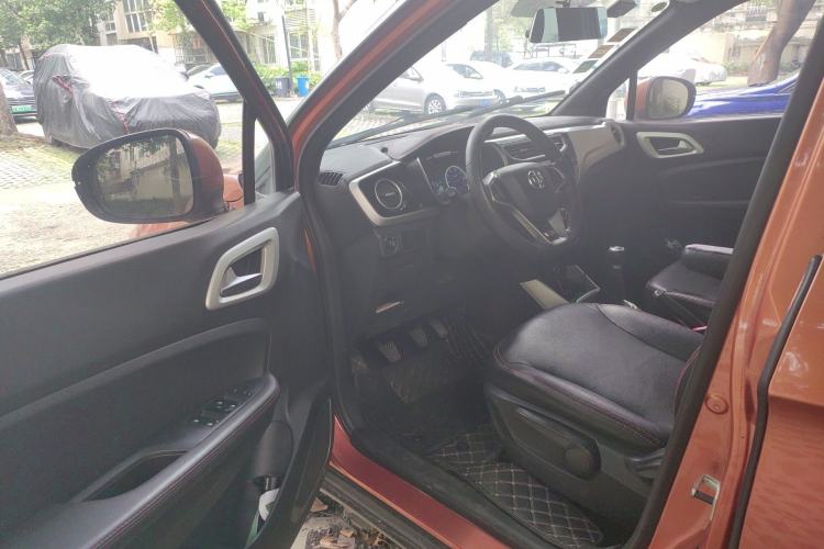 Used Brilliance V3 2015 1.5T Manual Urban Model Driver Seat