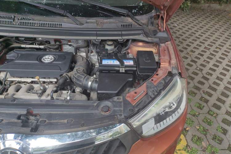 Used Brilliance V3 2015 1.5T Manual Urban Model Engine Bay Left