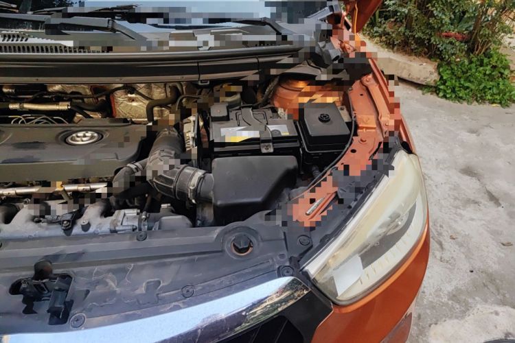 Used Brilliance V3 2015 1.5T Automatic Elite Model Engine Bay Left