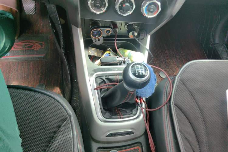 Used Brilliance V3 2015 1.5L Manual Smart Version Gear Lever
