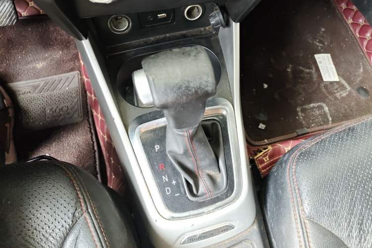 Used Brilliance V3 2015 1.5L Automatic Elite Model Gear Lever