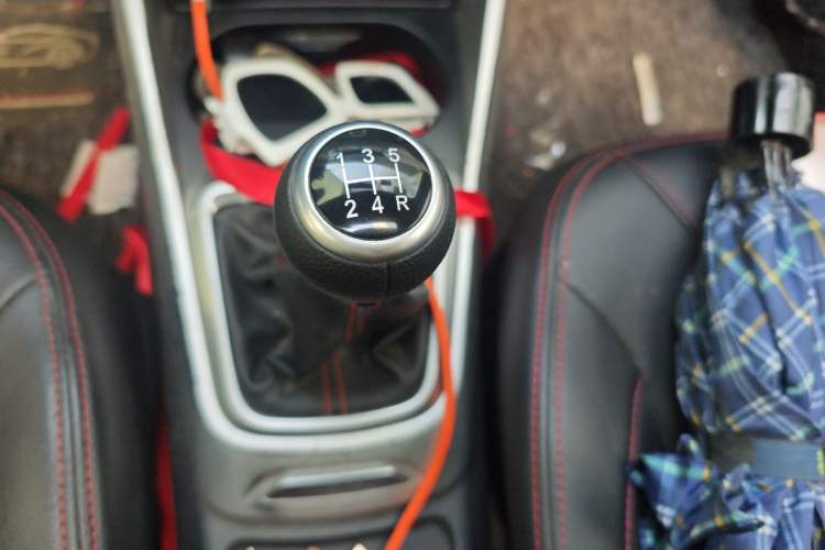 Used Brilliance V3 2015 1.5L Manual Smart Version Gear Lever