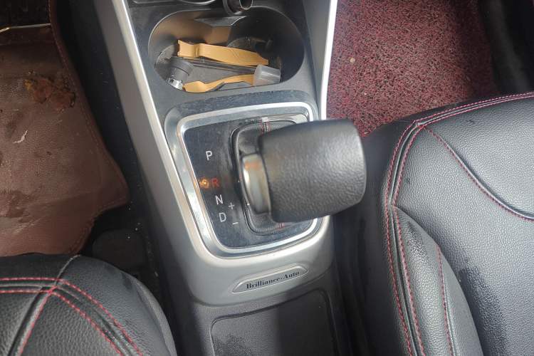 Used Brilliance V3 2015 1.5L Automatic Elite Model Gear Lever
