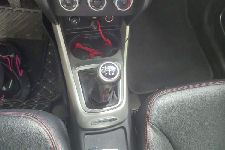 Used Brilliance V3 2015 1.5T Manual Urban Model Gear Lever