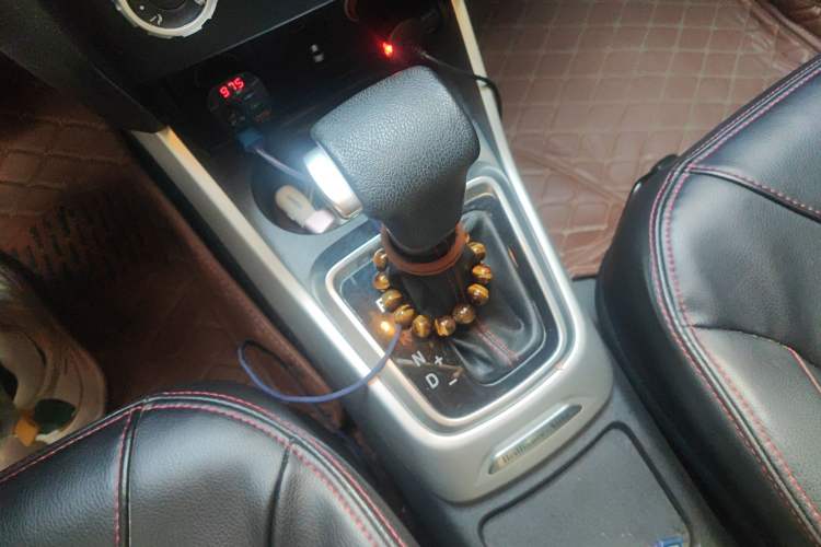 Used Brilliance V3 2015 1.5T Automatic Elite Model Gear Lever