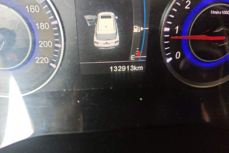 Used Brilliance V3 2015 1.5L Manual Smart Version Odometer Close Up