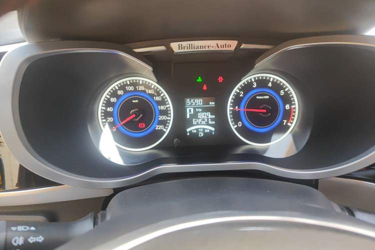 Used Brilliance V3 2015 1.5T Automatic Elite Model Odometer Close Up