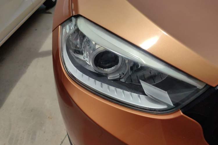 Used Brilliance V3 2015 1.5L Manual Smart Version Right Front Headlight