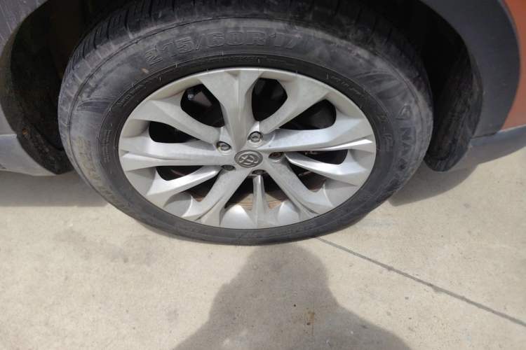 Used Brilliance V3 2015 1.5L Manual Smart Version Right Front Wheel Hub