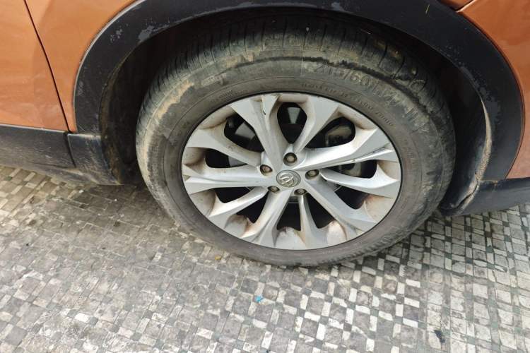 Used Brilliance V3 2015 1.5L Manual Smart Version Right Front Wheel Hub
