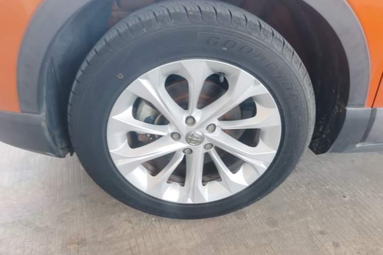 Used Brilliance V3 2016 1.5L Automatic Smart Version Left Front Wheel Hub