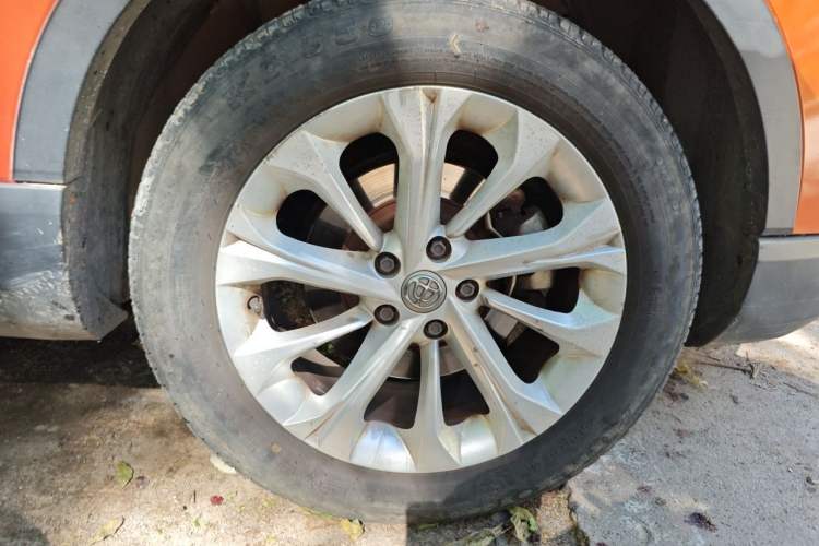 Used Brilliance V3 2016 1.5L Automatic Smart Version Right Front Wheel Hub