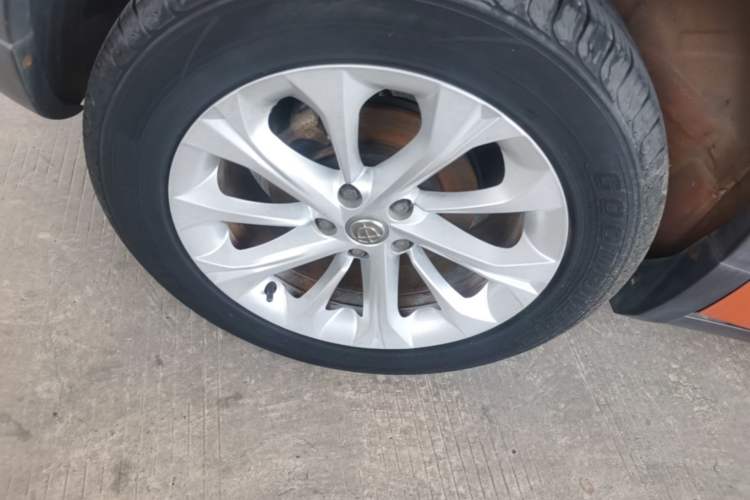 Used Brilliance V3 2016 1.5L Automatic Smart Version Right Rear Wheel Hub