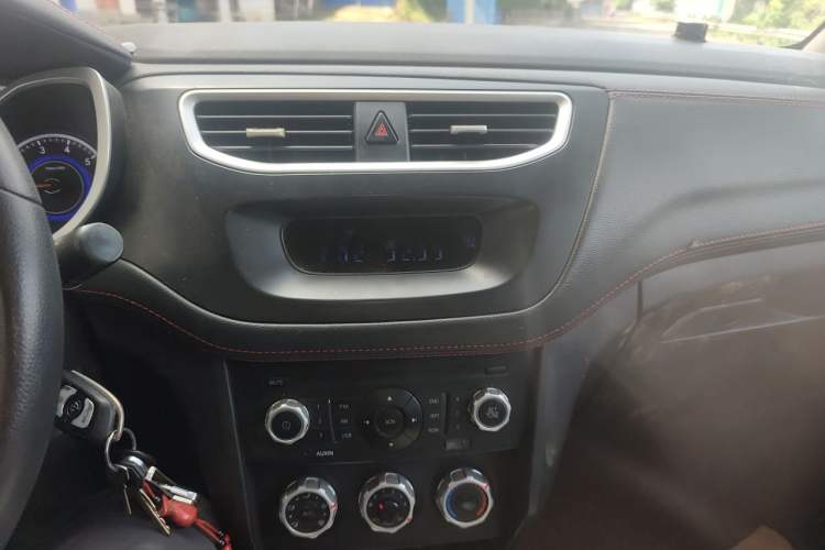Used Brilliance V3 2016 1.5L Manual Comfort Model Audio And AC Panel