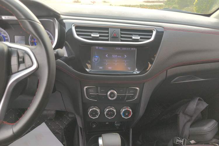 Used Brilliance V3 2016 1.5L Automatic Elite Model Audio And AC Panel