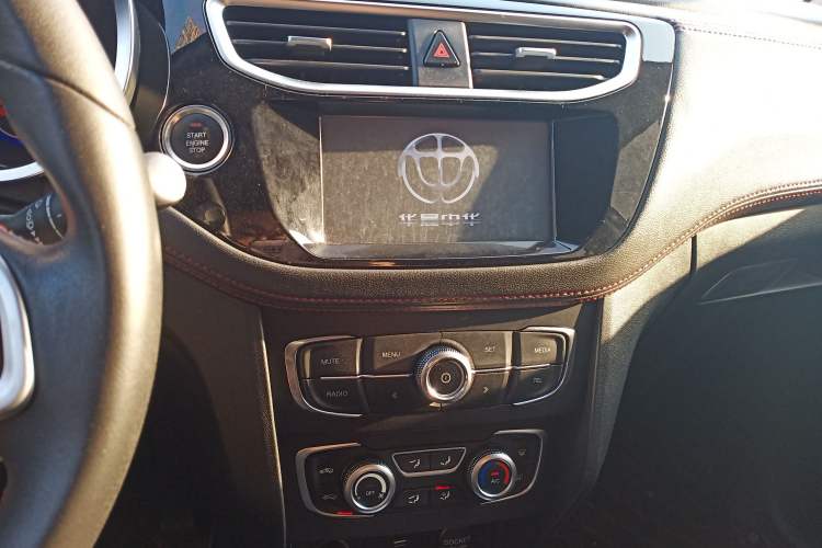 Used Brilliance V3 2016 1.5T Automatic Flagship Model Audio And AC Panel