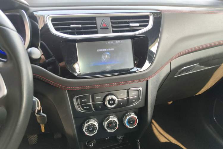 Used Brilliance V3 2016 1.5L Manual Elite Version Audio And AC Panel