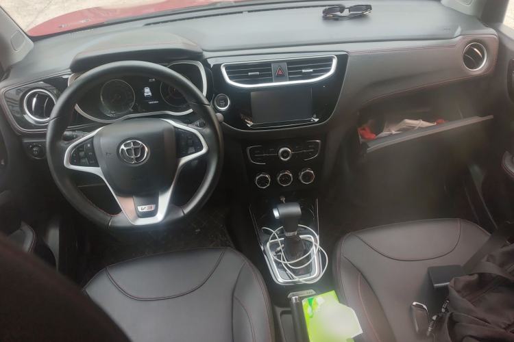 Used Brilliance V3 2016 1.5L Automatic Smart Version Center Console