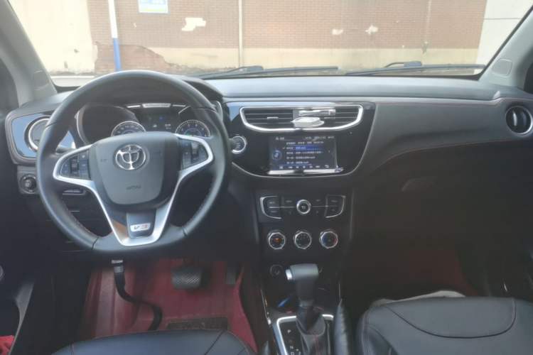 Used Brilliance V3 2016 1.5L Automatic Smart Version Center Console