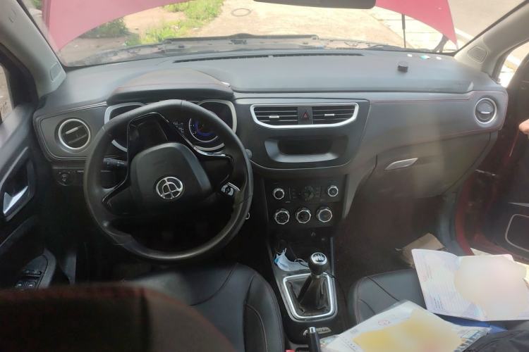 Used Brilliance V3 2016 1.5L Manual Comfort Model Center Console