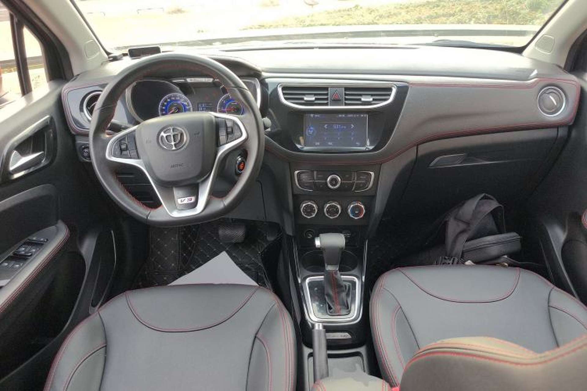 Used Brilliance V3 2016 1.5L Automatic Elite Model Center Console