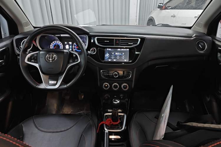 Used Brilliance V3 2016 1.5L Manual Smart Version Center Console