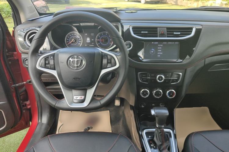 Used Brilliance V3 2016 1.5L Automatic Smart Version Center Console