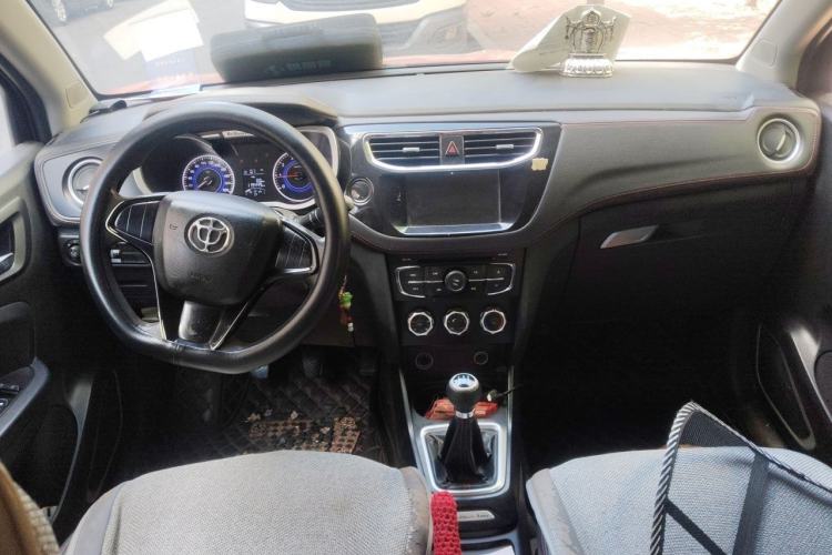 Used Brilliance V3 2016 1.5L Manual Comfort Model Center Console