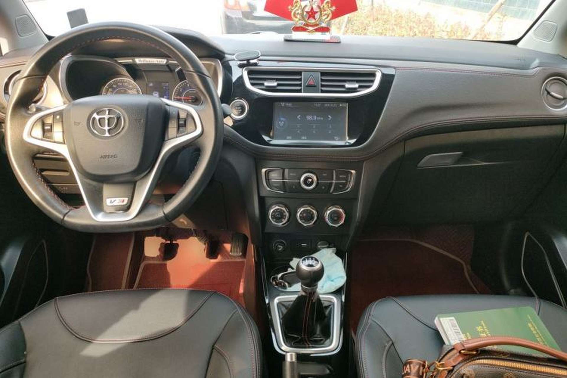 Used Brilliance V3 2016 1.5L Manual Smart Version Center Console