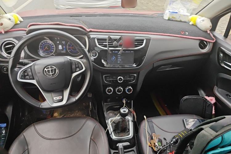 Used Brilliance V3 2016 1.5L Manual Smart Version Center Console