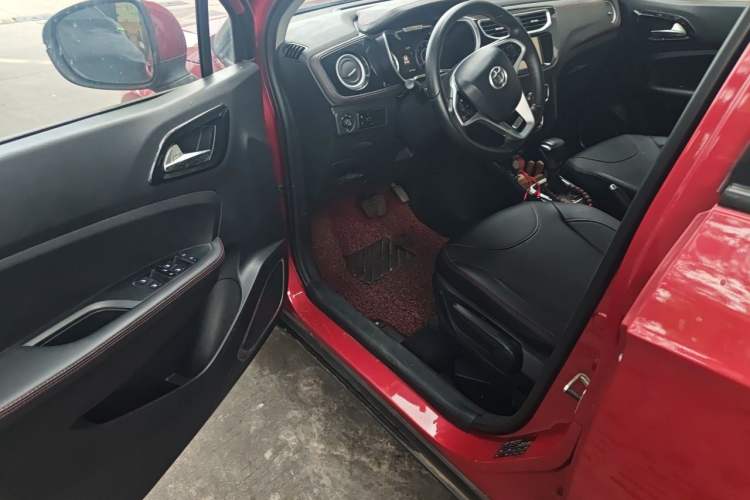 Used Brilliance V3 2016 1.5T Automatic Flagship Model Driver Seat