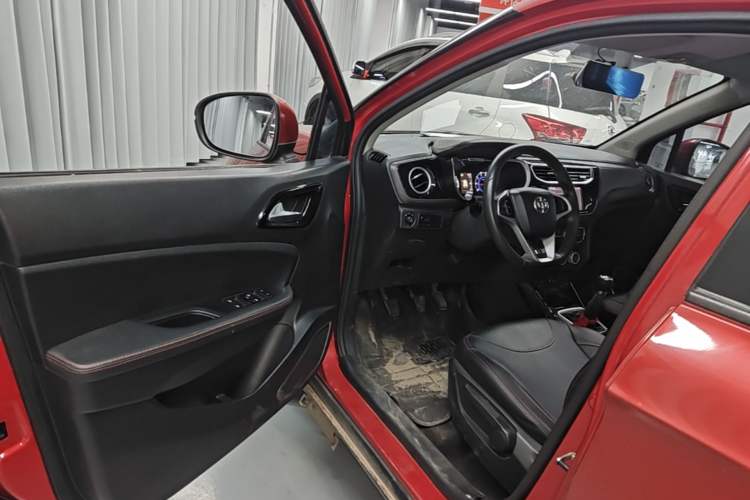 Used Brilliance V3 2016 1.5L Manual Smart Version Driver Seat