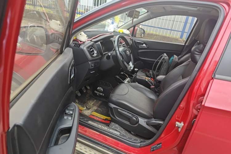 Used Brilliance V3 2016 1.5L Manual Smart Version Driver Seat