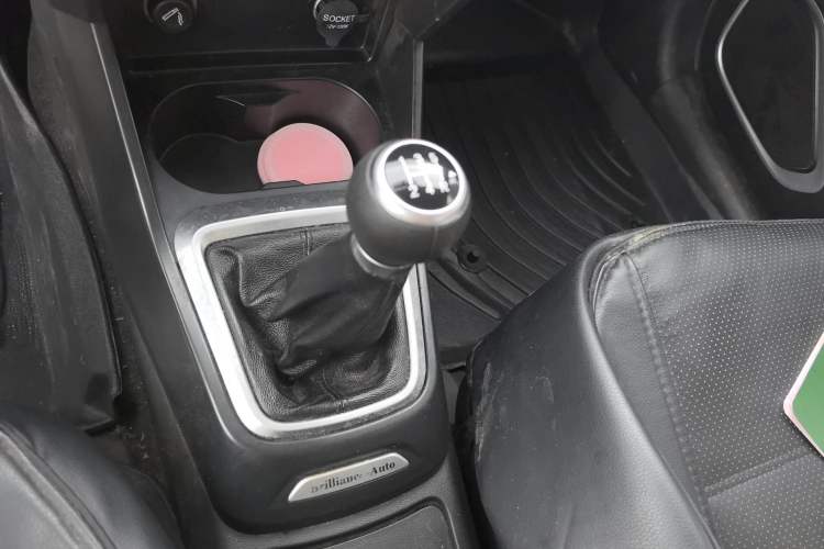 Used Brilliance V3 2016 1.5L Manual Comfort Model Gear Lever