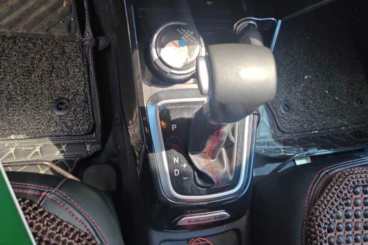 Used Brilliance V3 2016 1.5L Automatic Smart Version Gear Lever