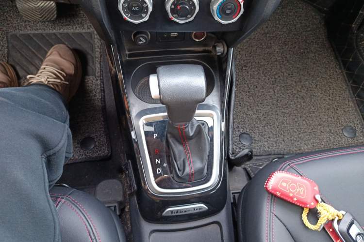 Used Brilliance V3 2016 1.5L Automatic Smart Version Gear Lever