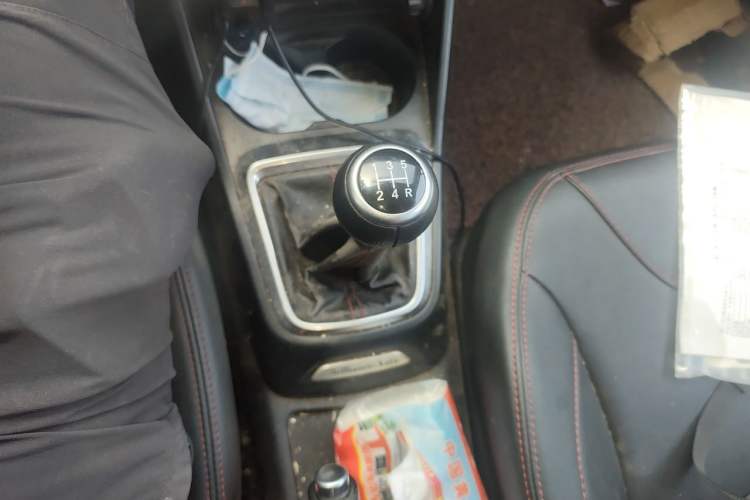 Used Brilliance V3 2016 1.5L Manual Comfort Model Gear Lever
