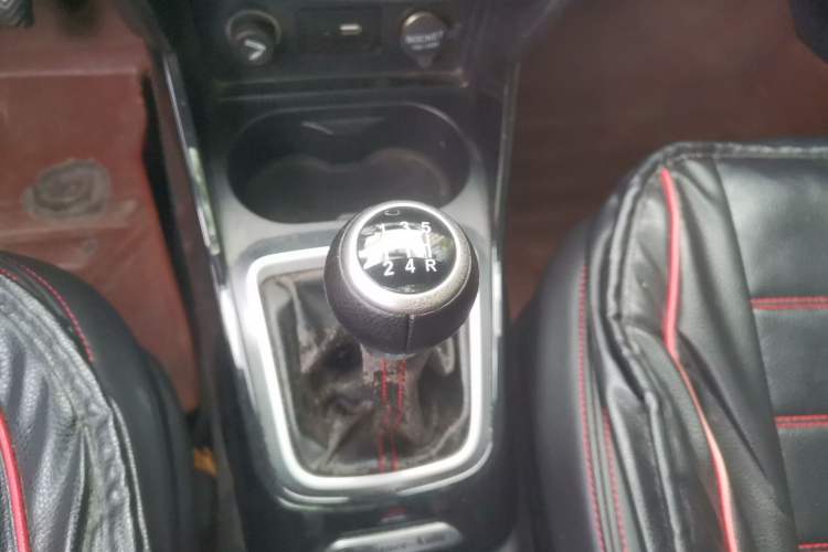 Used Brilliance V3 2016 1.5L Manual Smart Version Gear Lever