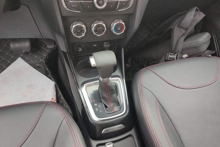 Used Brilliance V3 2016 1.5L Automatic Elite Model Gear Lever