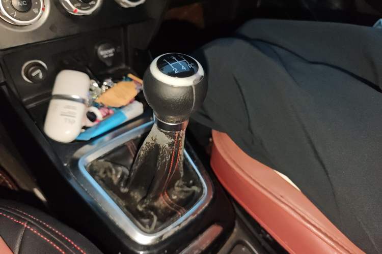Used Brilliance V3 2016 1.5L Manual Smart Version Gear Lever