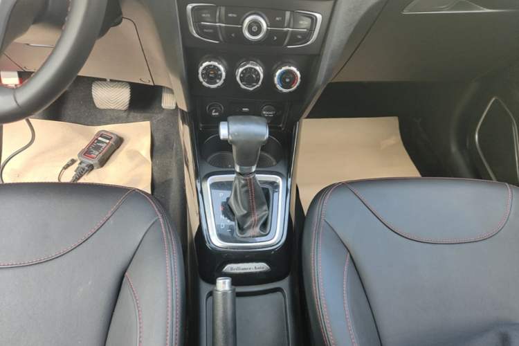 Used Brilliance V3 2016 1.5L Automatic Smart Version Gear Lever