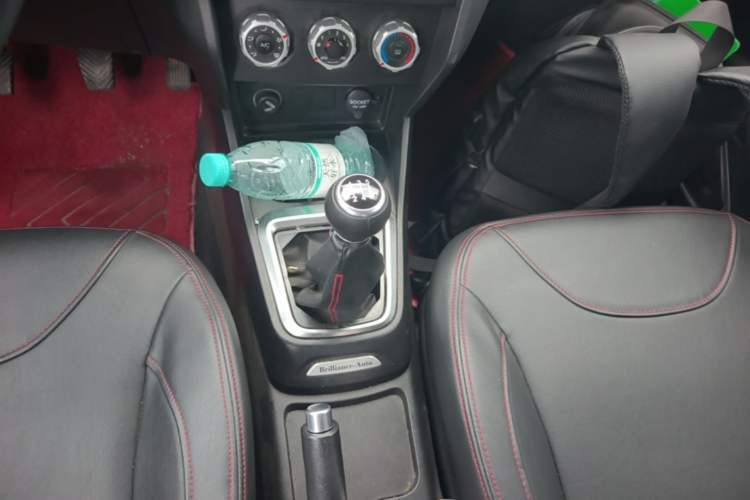 Used Brilliance V3 2016 1.5L Manual Comfort Model Gear Lever