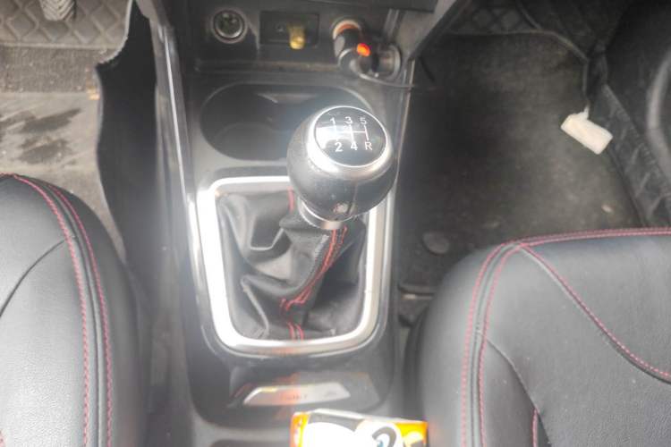 Used Brilliance V3 2016 1.5L Manual Elite Version Gear Lever