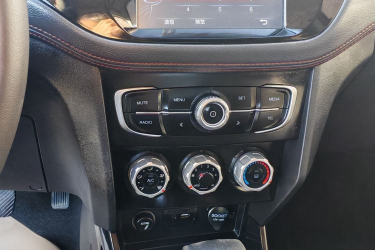 Used Brilliance V3 2016 1.5L Automatic Smart Version Interior 2