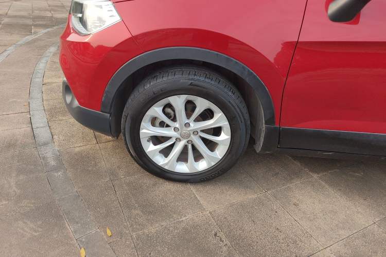 Used Brilliance V3 2016 1.5L Automatic Elite Model Left Front Wheel Hub