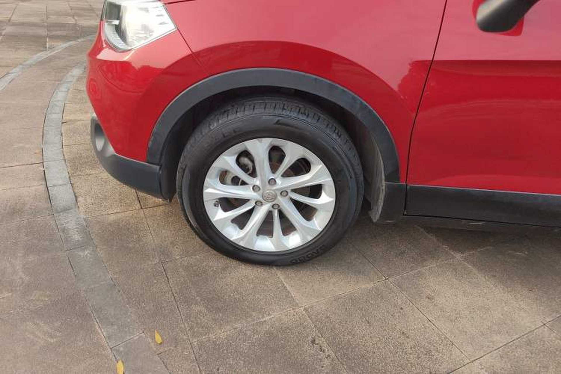 Used Brilliance V3 2016 1.5L Automatic Elite Model Left Front Wheel Hub