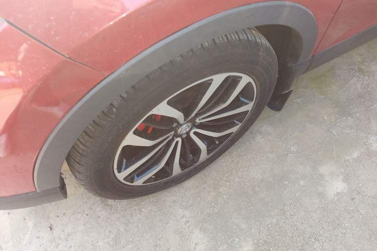 Used Brilliance V3 2016 1.5T Automatic Flagship Model Left Front Wheel Hub