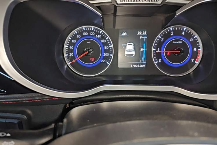 Used Brilliance V3 2016 1.5L Manual Smart Version Odometer Close Up
